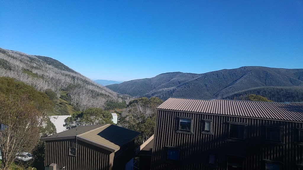Cooroona Alpine Lodge | lodging | 24 Slalom St, Falls Creek VIC 3699, Australia | 0357583244 OR +61 3 5758 3244