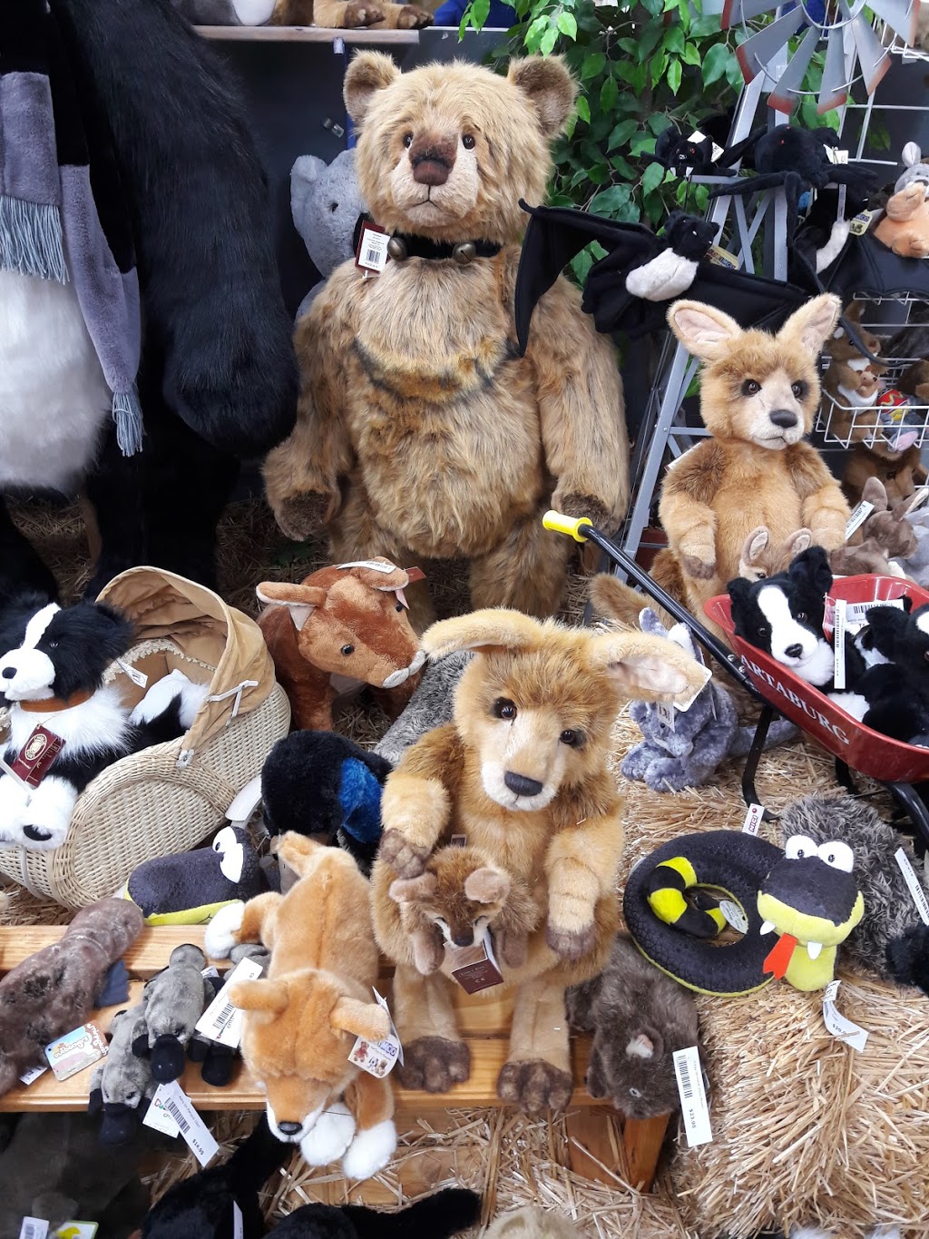 Photo by Patman888888. Nanas Teddies & Toys - Old-fashioned, Vintage & Jumbo Teddy Bea | store | 21 Great Western Hwy, Blaxland NSW 2774, Australia | 0247390677 OR +61 2 4739 0677
