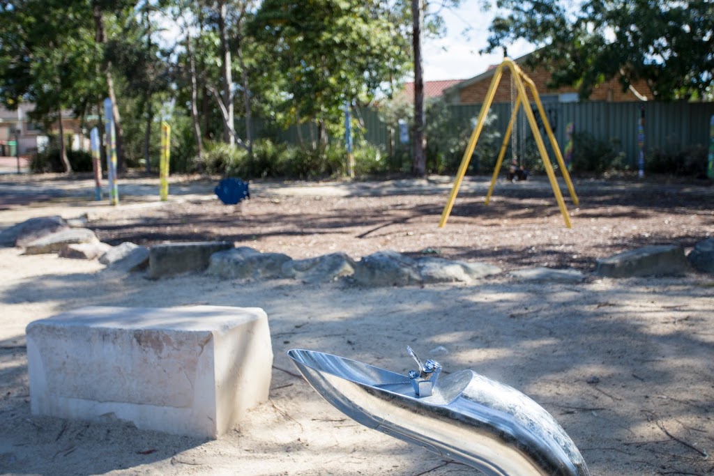 Country Grove Playground |  | 17 Country Grove Dr, Cameron Park NSW 2285, Australia | 0249210333 OR +61 2 4921 0333