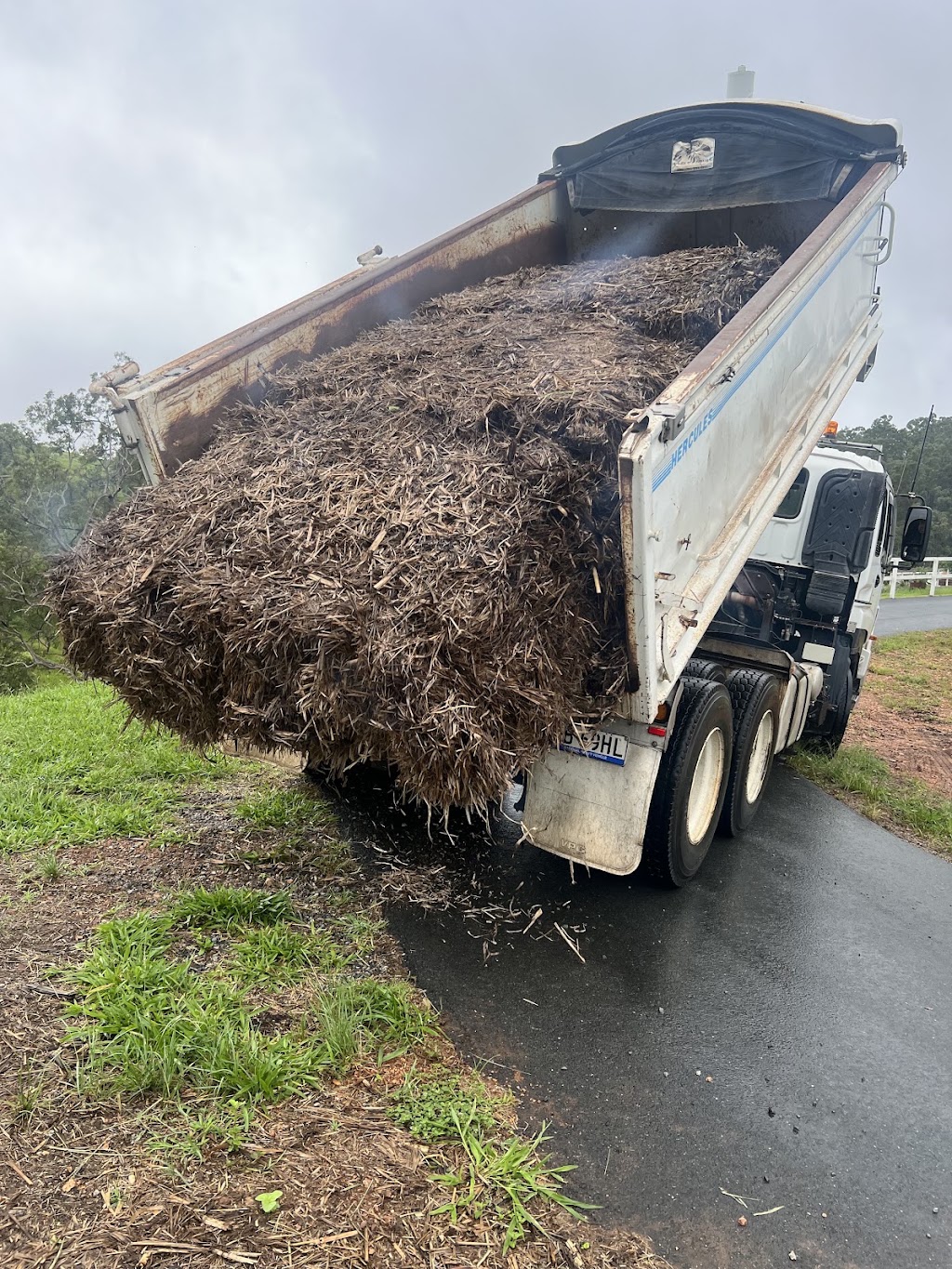 Izzco Tippers | 1037 Laceys Creek Rd, Laceys Creek QLD 4521, Australia | Phone: 0400 789 766