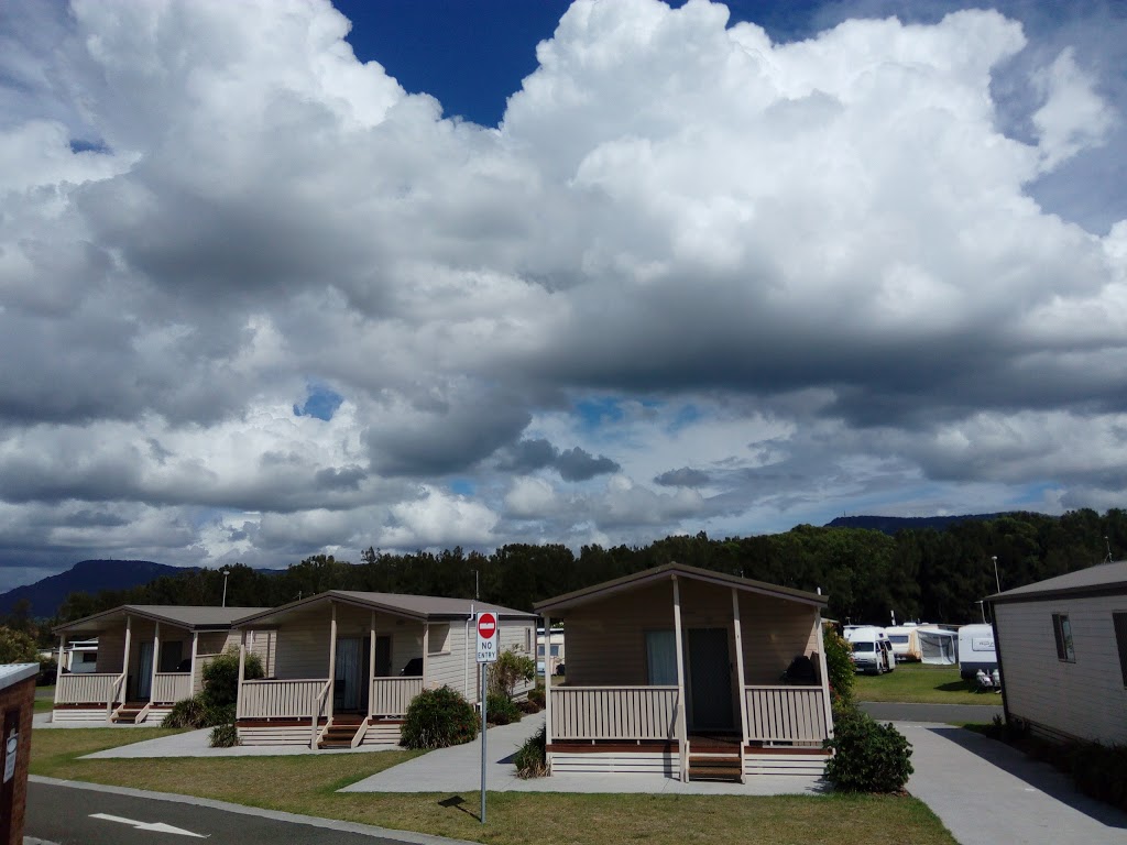 Corrimal Beach Tourist Park | campground | Lake Parade, East Corrimal NSW 2518, Australia | 0242855688 OR +61 2 4285 5688