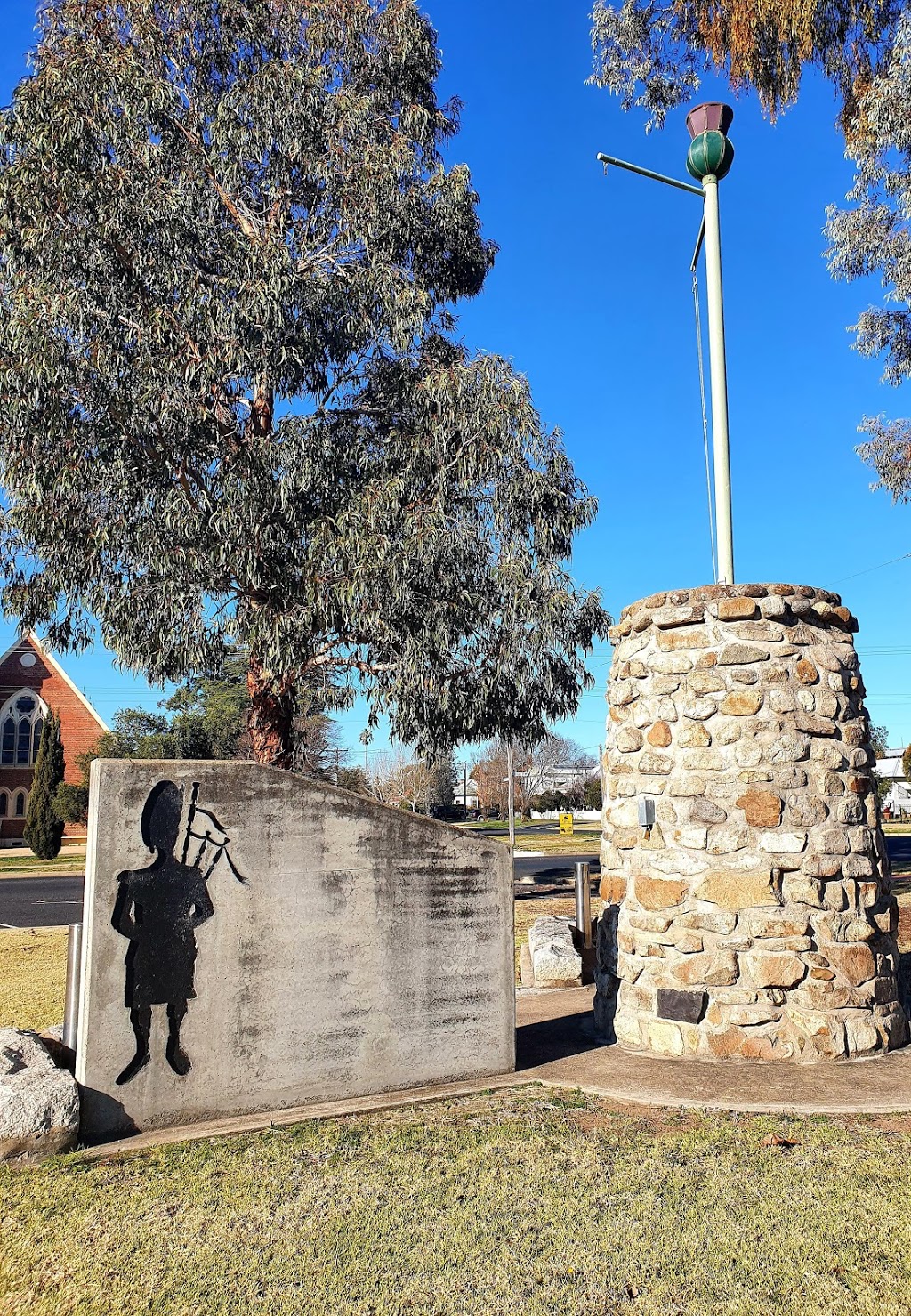 Scottish Memorial Cairn | Inverell NSW 2360, Australia | Phone: (02) 6728 8288