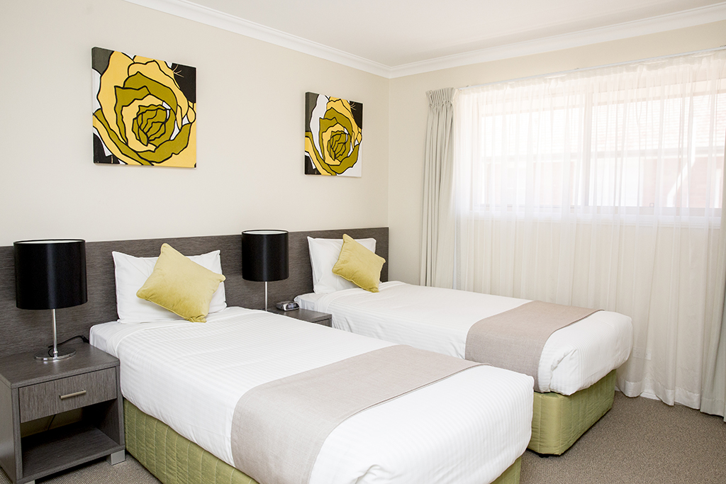 Littomore Hotels and Suites Bathurst | 19 Charlotte St, Bathurst NSW 2795, Australia | Phone: (02) 6331 2211