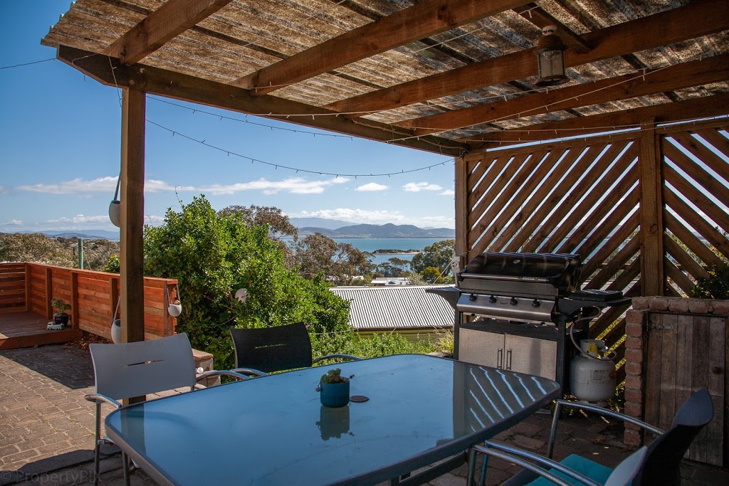 Southern Beaches Holiday House TAS | lodging | 4 Ulvergerne St, Dodges Ferry TAS 7173, Australia | 0419108704 OR +61 419 108 704