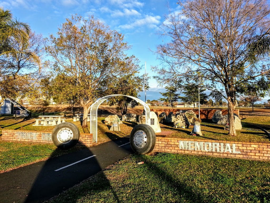 Tamworth Truck Drivers Memorial | park | Hillvue NSW 2340, Australia