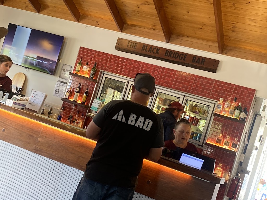 Ballandean Pub & Motel | 1 St Judes Lane Cnr, Eukey Rd, Ballandean QLD 4382, Australia | Phone: (07) 4580 2527