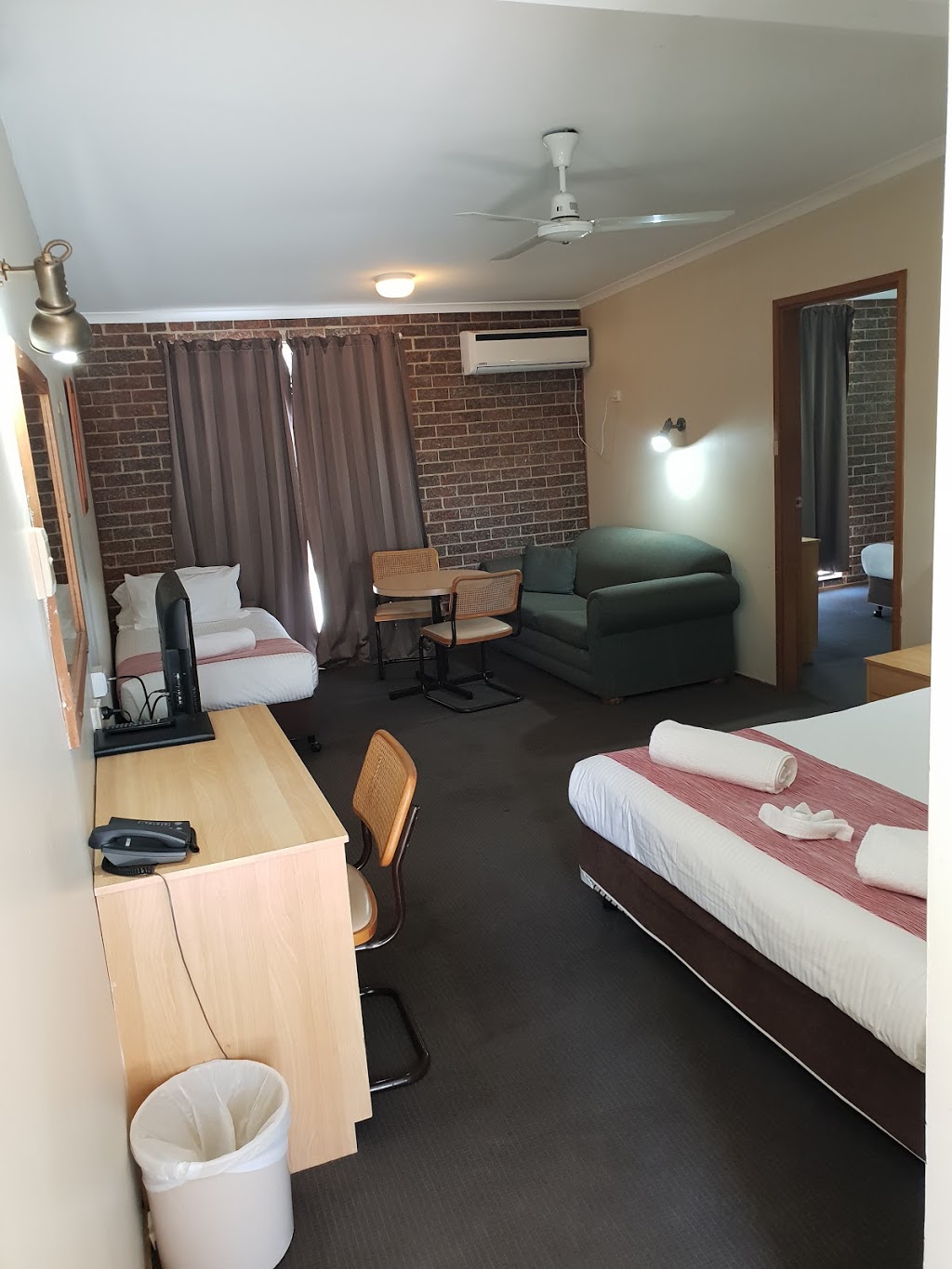 Moonraker Motor Inn | 444 Clarinda St, Parkes NSW 2870, Australia | Phone: (02) 6862 2355