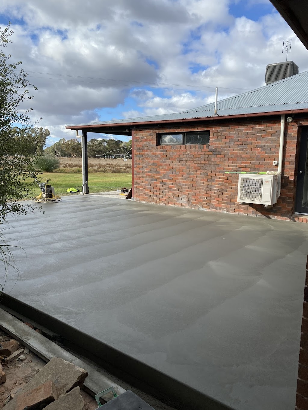 KM Concreting | 19 Durif Dr, Moama NSW 2731, Australia | Phone: 0488 600 096