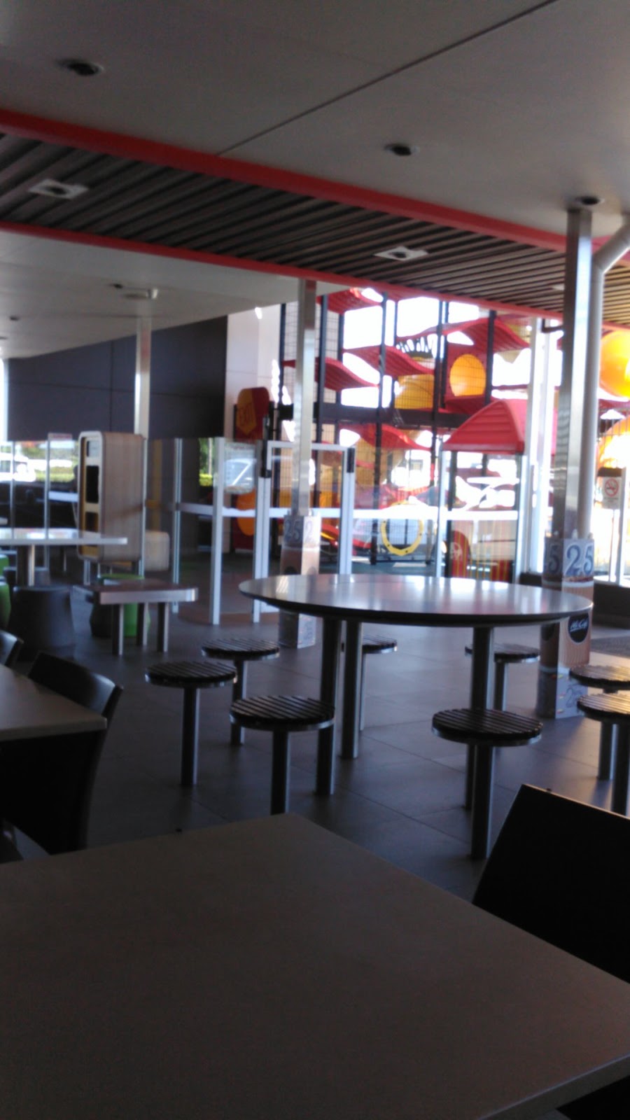 McDonalds Taree | cafe | 11 Manning River Dr, Taree NSW 2430, Australia | 0265512122 OR +61 2 6551 2122