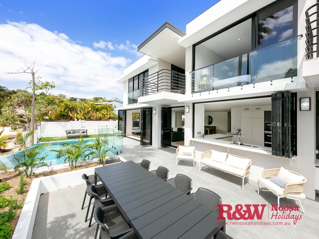 9 Ravenwood - RW Noosa Holidays | 9 Ravenwood Dr, Noosa Heads QLD 4567, Australia | Phone: (07) 5448 0966