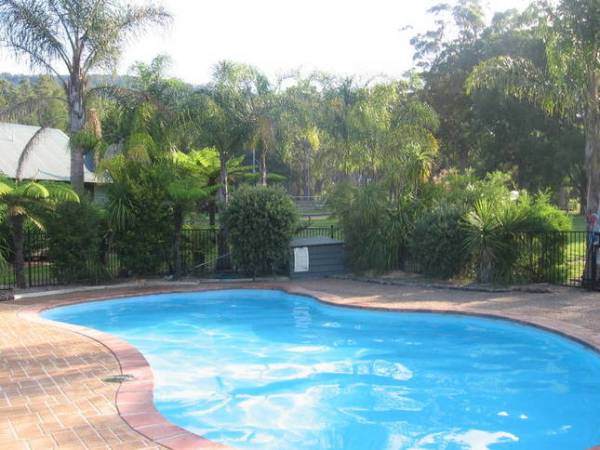 Caddyshack Cabin @ Kangaroo Valley Golf & Country Resort | Unit 23/390 Mount Scanzi Rd, Kangaroo Valley NSW 2577, Australia | Phone: (02) 8840 2852