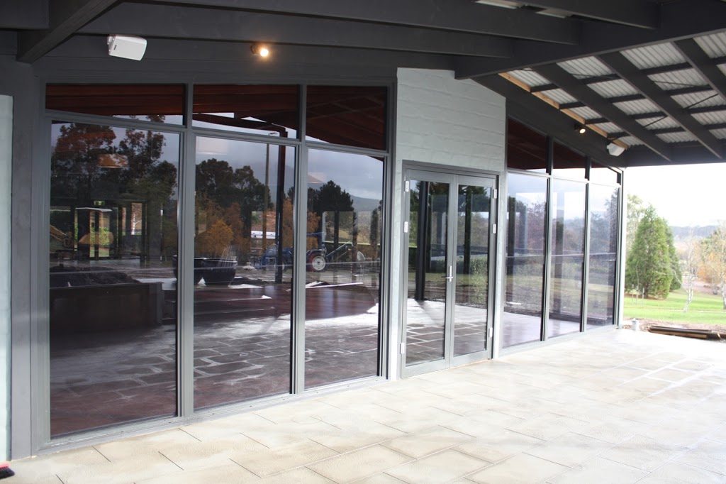 HRDs Showers & Glass | store | 53 Metrolink Circuit, Campbellfield VIC 3061, Australia | 0393039343 OR +61 3 9303 9343
