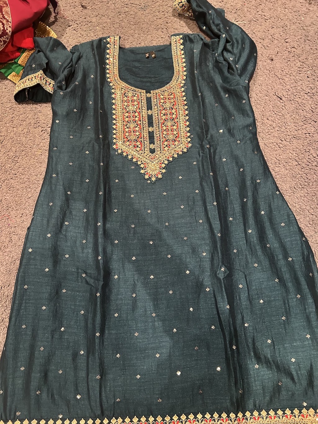 Poonam alterations& press-ironing service | 6 Conway Ct, Highton VIC 3216, Australia | Phone: 0402 688 108