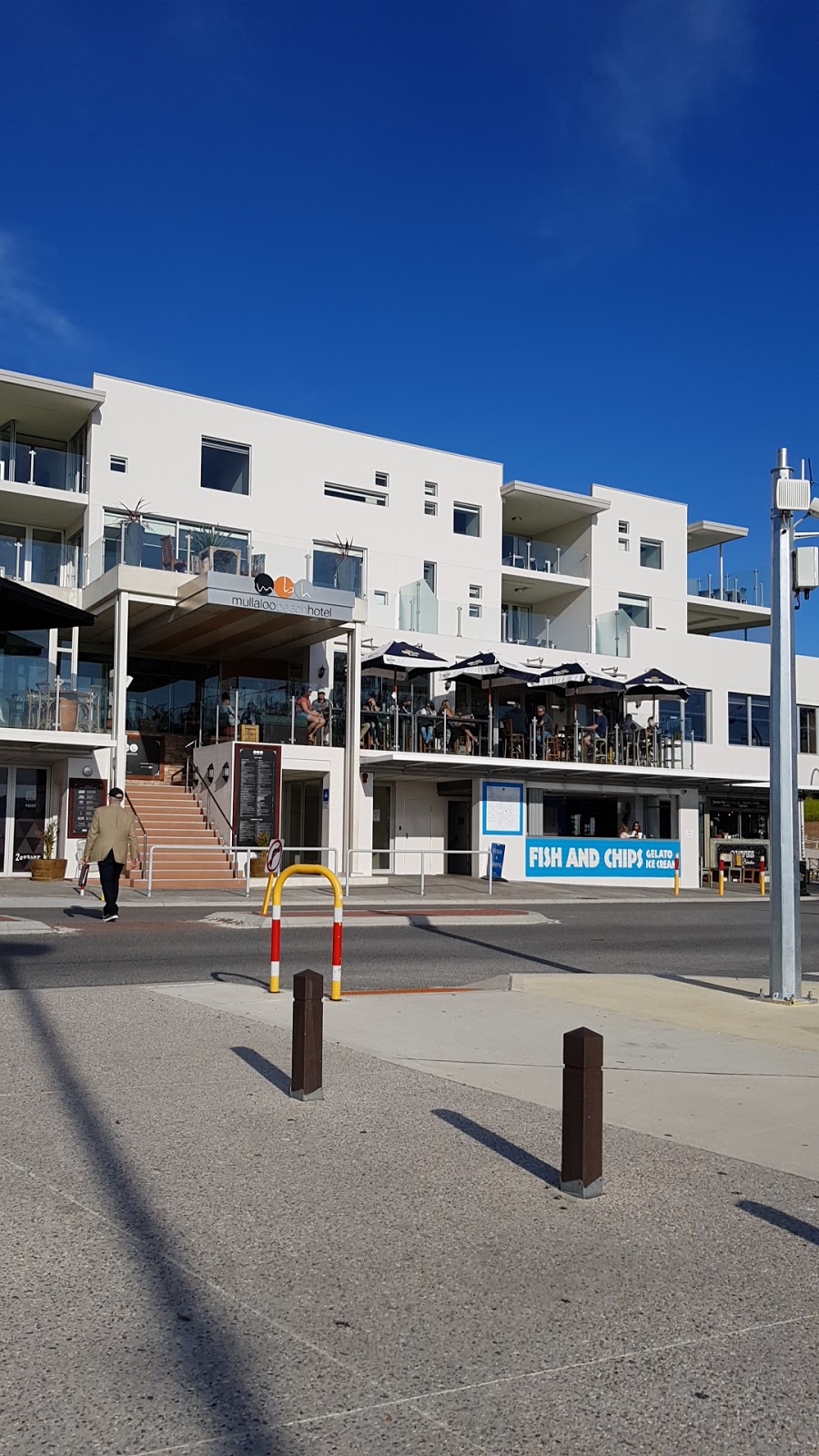 Oceanside Gourmet Fish & Chips | restaurant | 10 Oceanside Promenade, Mullaloo WA 6027, Australia | 0894017052 OR +61 8 9401 7052