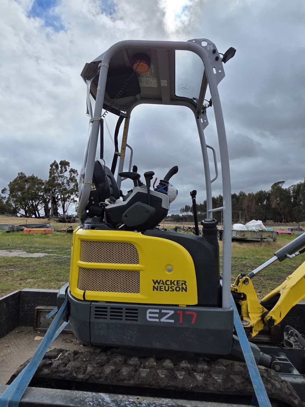dry-hire.com.au | 2 Mollison St, Kyneton VIC 3444, Australia | Phone: 0407 697 603
