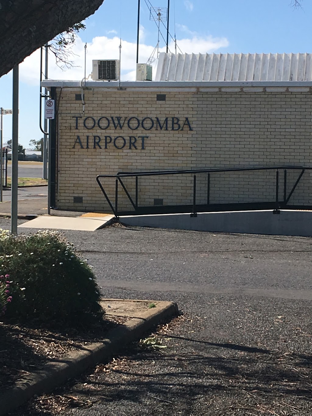 Toowoomba City Aerodrome (TWB) | airport | 400 Bridge St, Wilsonton QLD 4350, Australia | 131872 OR +61 131872