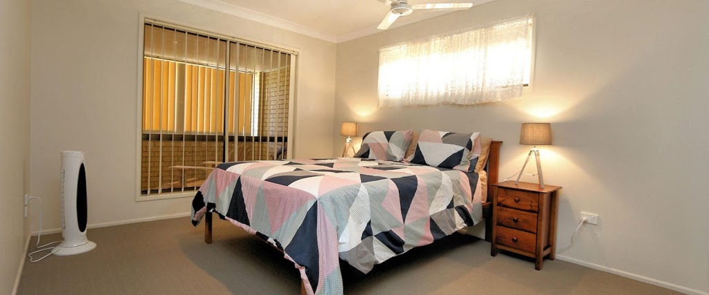 Kalina beach house | lodging | 3 Kalina St, Innes Park QLD 4760, Australia | 0741592356 OR +61 7 4159 2356