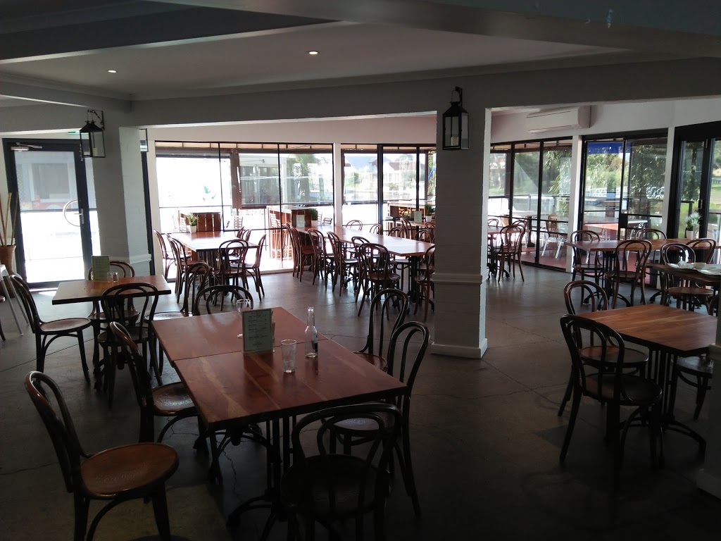 Sandy Cove Tavern | restaurant | 146 S Yunderup Rd, South Yunderup WA 6208, Australia | 0895376155 OR +61 8 9537 6155