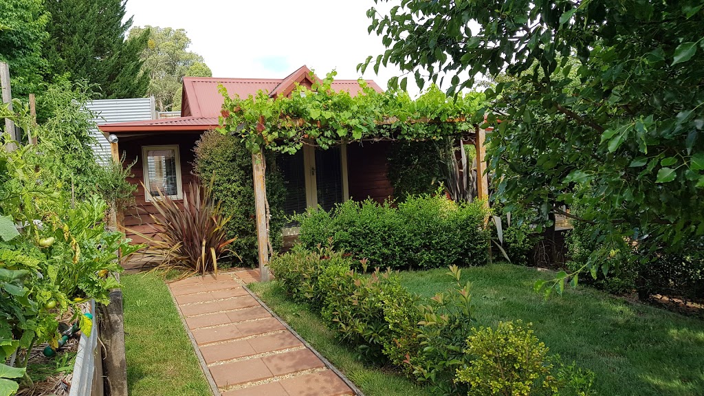 Bella Rouge Cottage | 18 Mount Porepunkah Rd, Bright VIC 3741, Australia | Phone: 0488 269 846