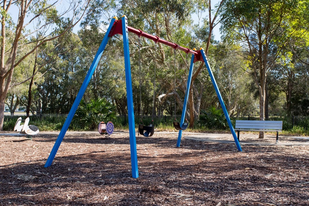 Dobinson Reserve Playground | 1A Pacific Hwy, Blacksmiths NSW 2281, Australia | Phone: (02) 4921 0333