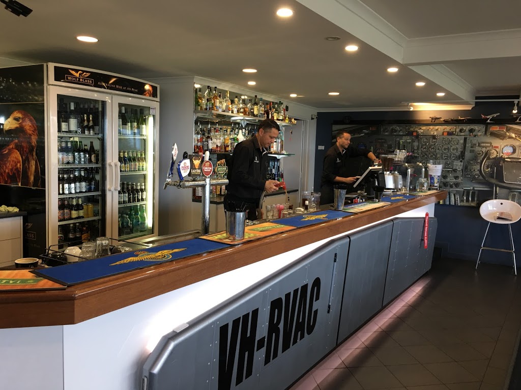 Flight Deck Bar & Grill | restaurant | 37 First Ave, Moorabbin Airport VIC 3194, Australia | 0395800069 OR +61 3 9580 0069