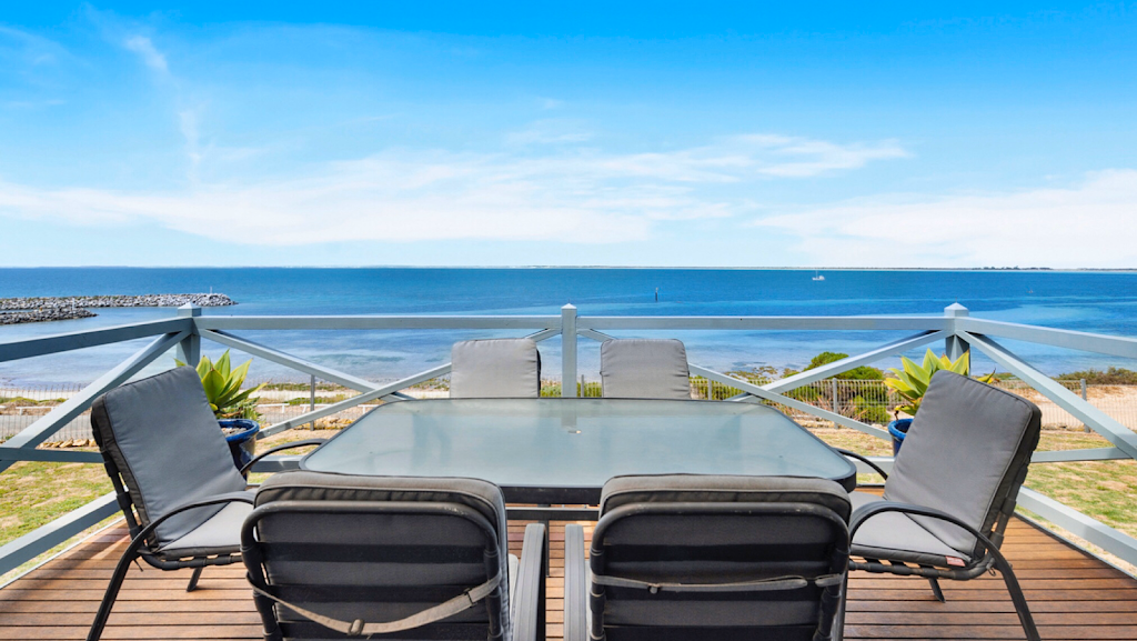 The Beach House Point Turton | lodging | 140 Bayview Rd, Point Turton SA 5575, Australia | 0407290032 OR +61 407 290 032