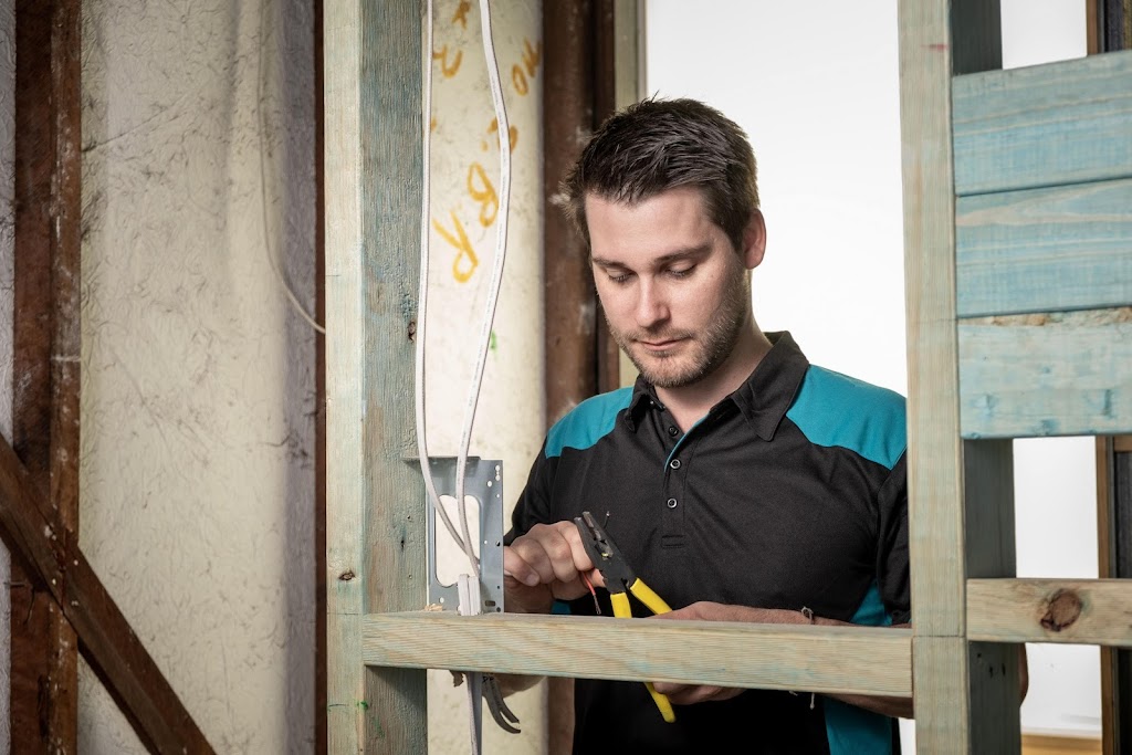 Firefly Connections Electrician | 3 Adrian St, Mayfield West NSW 2304, Australia | Phone: 0477 047 161