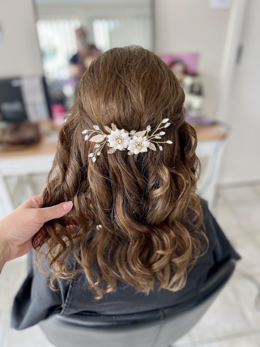 Stay Wild Hair & Beauty | 18 Rutherglen Ave, Hobartville NSW 2753, Australia | Phone: (02) 4572 8536