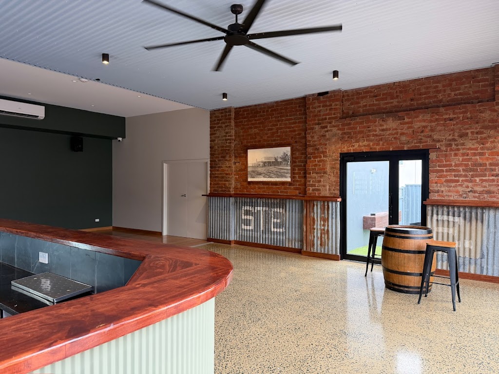 The Blue Brick Hotel | 188-192 Allan St, Kyabram VIC 3620, Australia | Phone: 0407 901 132