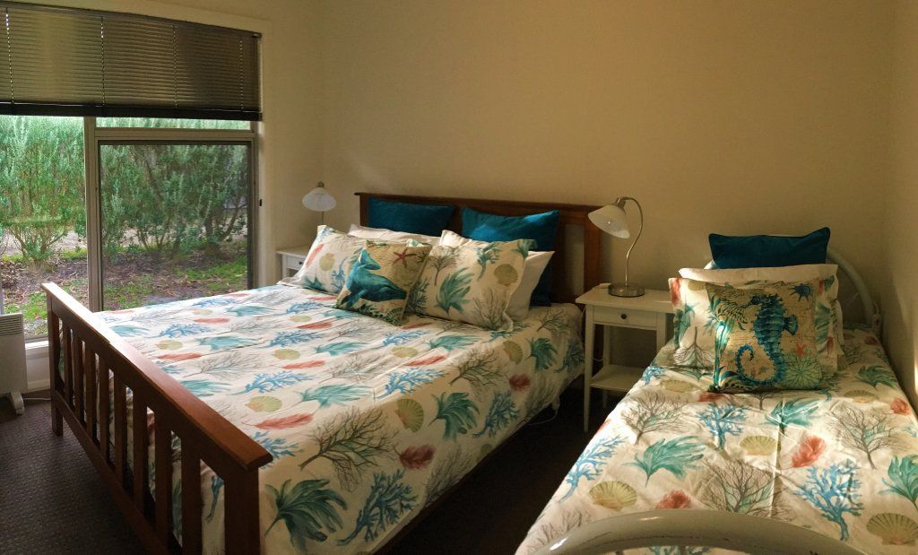 The Rocks House, Sandpiper Cottages | lodging | 31 Weily Ave, Bicheno TAS 7215, Australia | 0363751122 OR +61 3 6375 1122