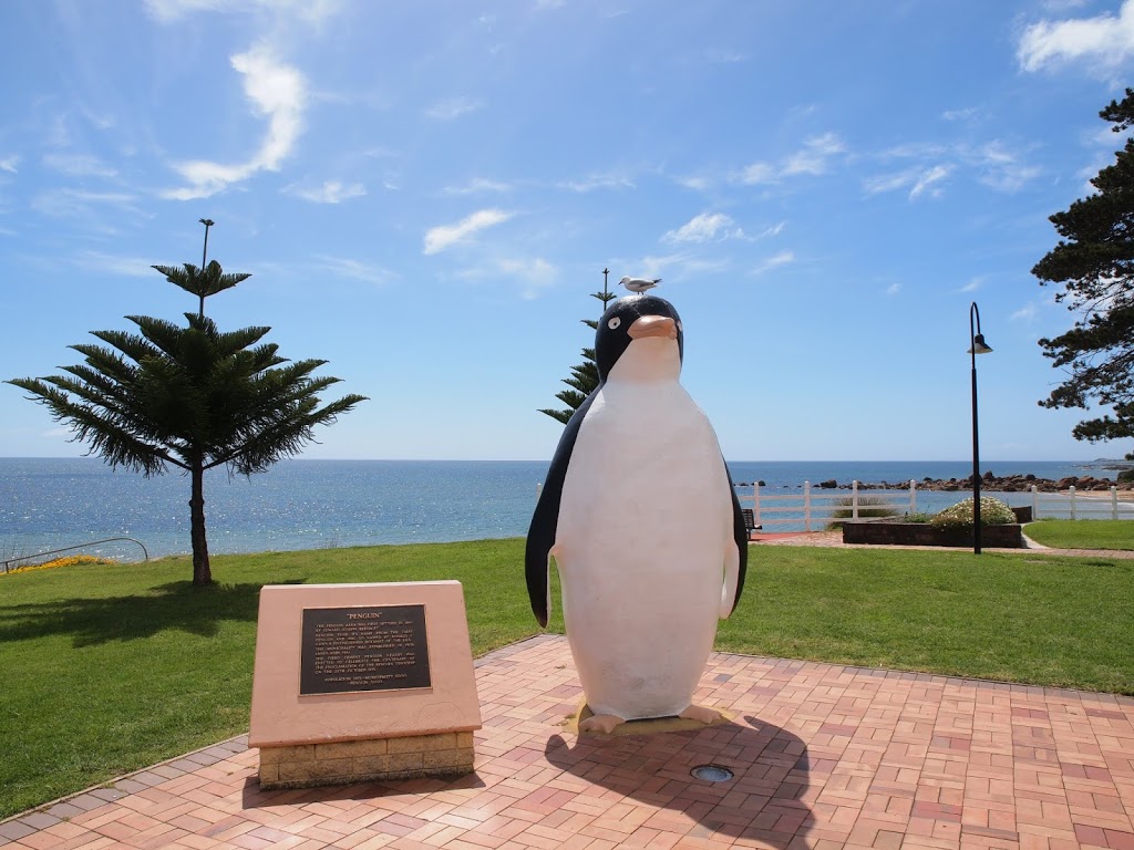 Penguin Visitor information Centre | store | Service Centre, 78 Main Rd, Penguin TAS 7316, Australia | 0364371421 OR +61 3 6437 1421