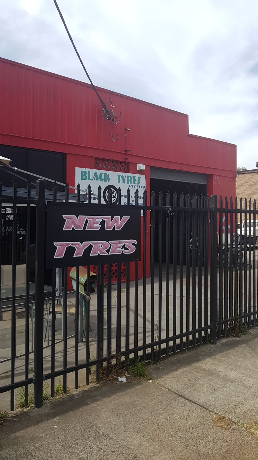 Black Tyres Australia | 60-61 Railway St, Old Guildford NSW 2161, Australia | Phone: (02) 9681 4422