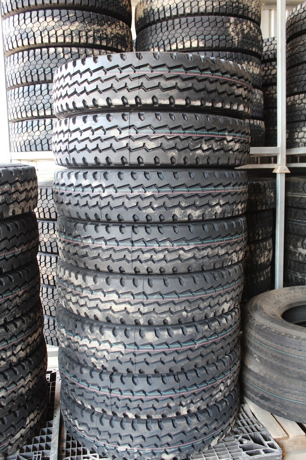 Direct Wholesale Tyres | car repair | 29-33 Curley Circuit, Townsville QLD 4811, Australia | 0747781777 OR +61 7 4778 1777