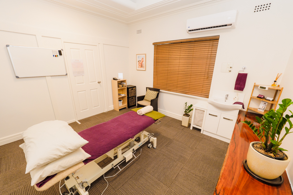 Barefoot Physiotherapy | Holistic Sports Injury Physio Clinic Br | 28 Curzon St, Tennyson QLD 4105, Australia | Phone: 1300 842 850