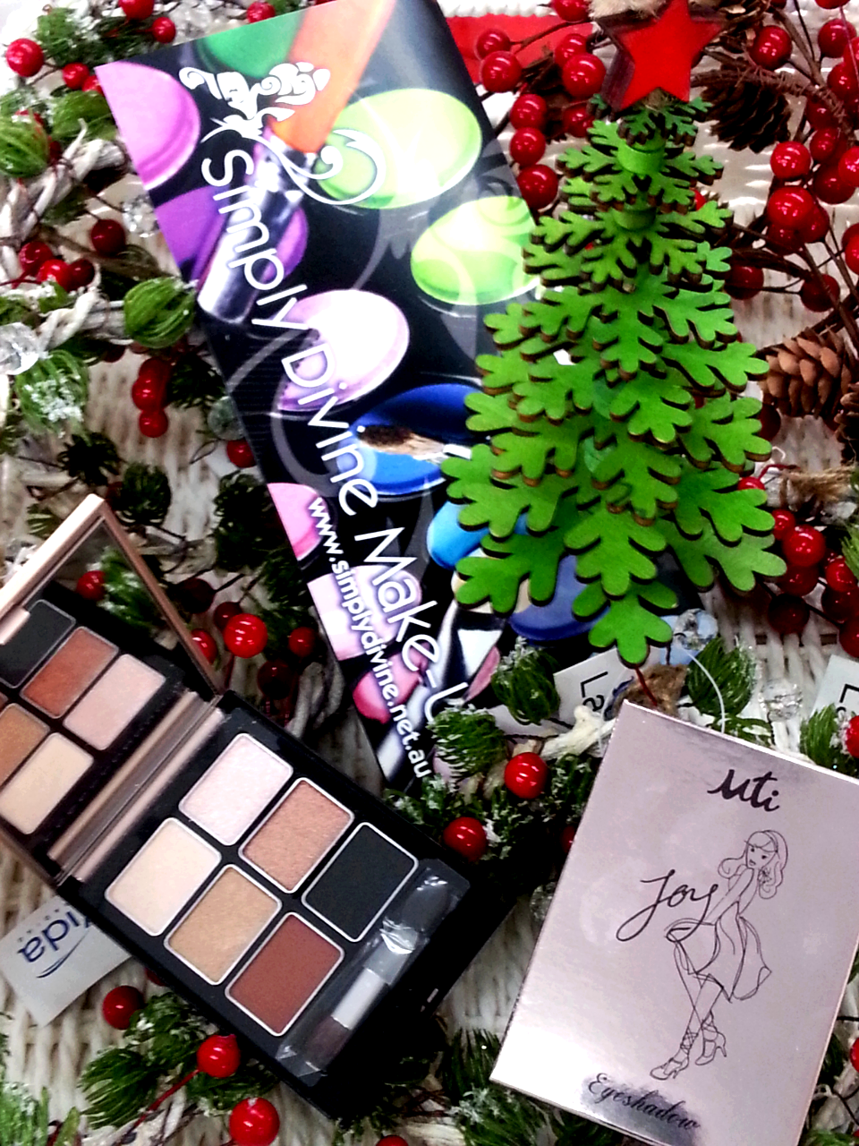 Simply Divine Make-Up Design | Pittwater Rd & Robertson St, Narrabeen NSW 2101, Australia | Phone: 0414 414 150