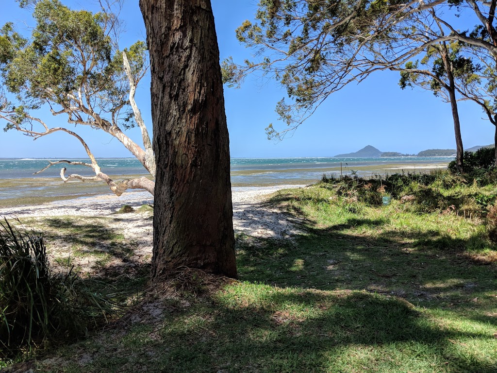 Bagnalls Beach Off-Lead Dog Exercise Area | park | Bartlett Cycleway, Nelson Bay NSW 2315, Australia