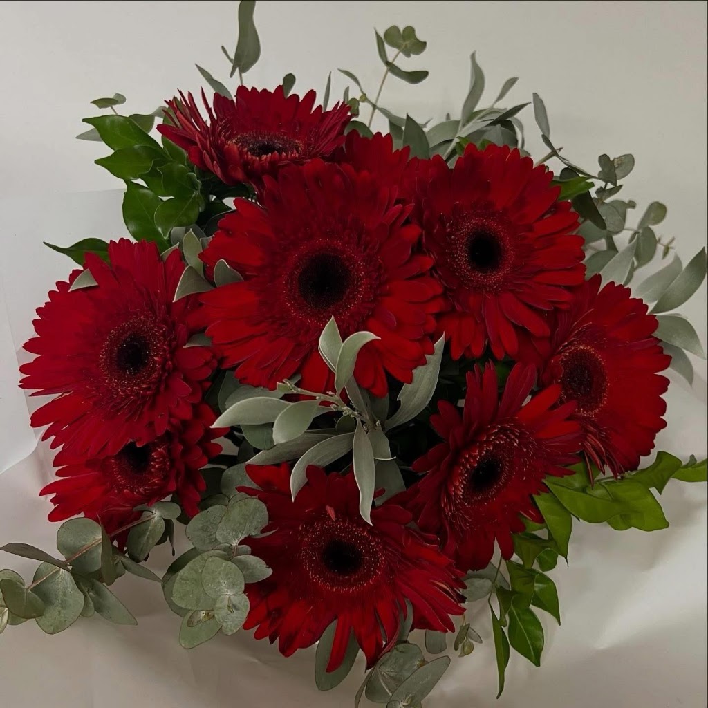 Nieve Flowers and Design | 3 Toby Ct, Dayboro QLD 4521, Australia | Phone: 0432 423 787