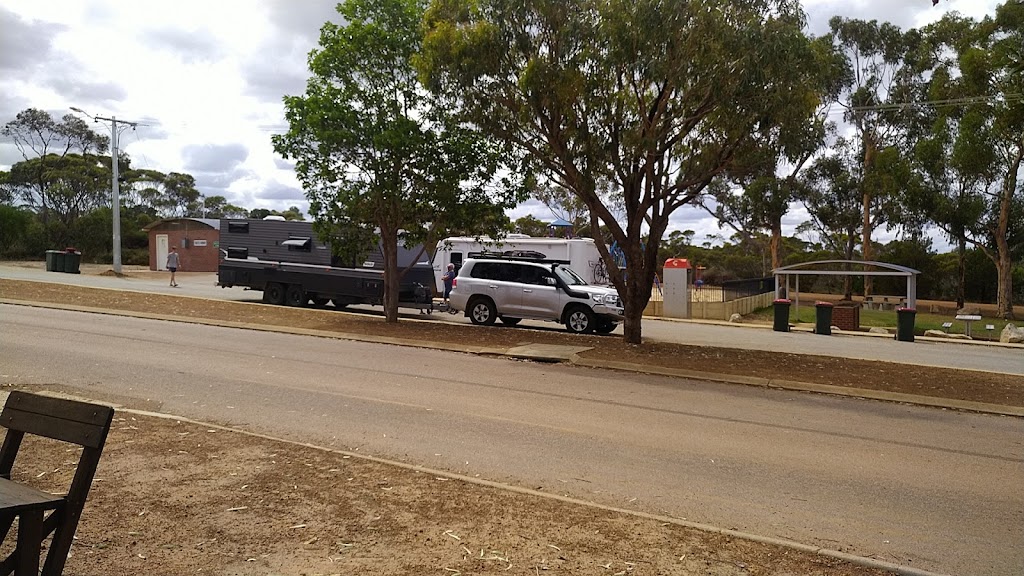 bp Truckstop | 14 Tubada St, Munglinup WA 6450, Australia | Phone: (08) 9075 1041