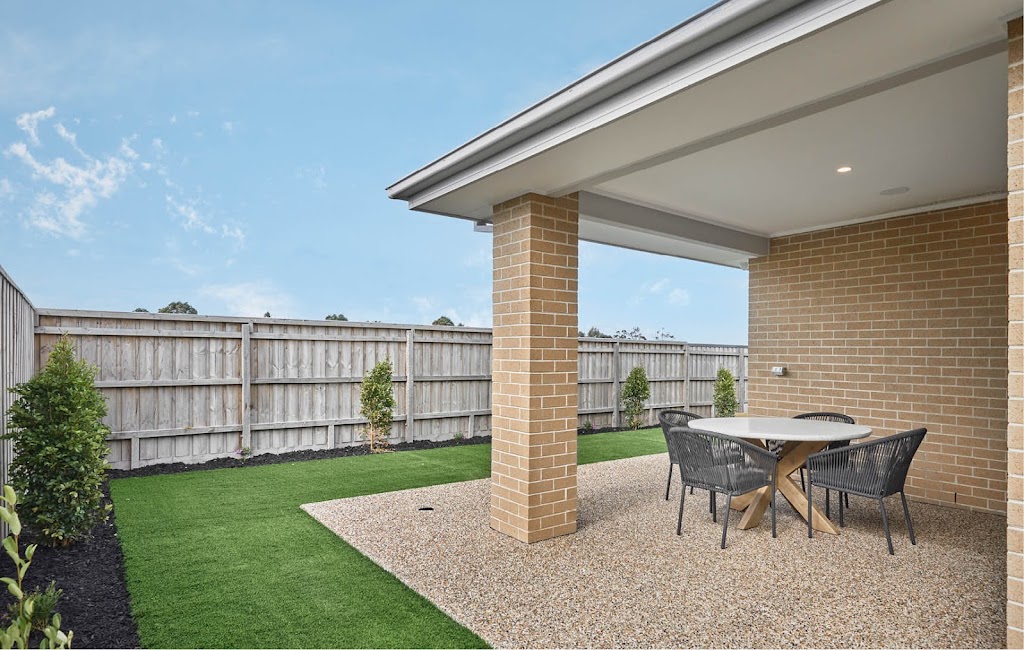 SJD Homes Display Home - Averley Estate, Nar Nar Goon North | 50 Apsley Pkwy, Nar Nar Goon North VIC 3812, Australia | Phone: (03) 9095 8000