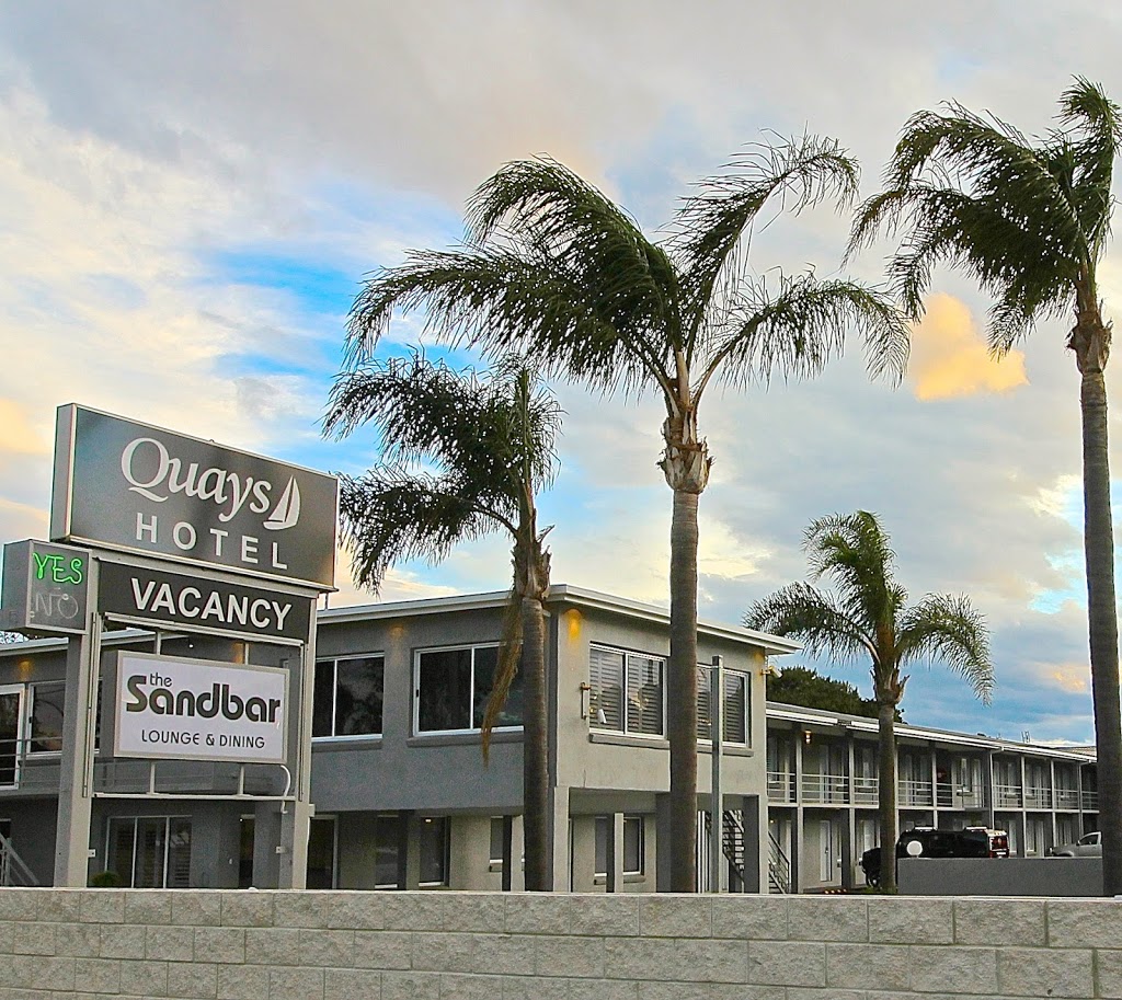 Quays Hotel | cafe | 60 Beach Rd, Batemans Bay NSW 2536, Australia | 0244729777 OR +61 2 4472 9777