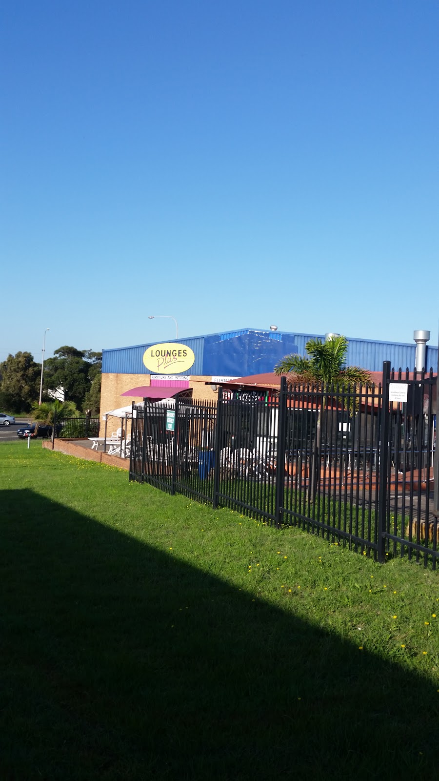 Lounges Plus | furniture store | Masters Road, shop 6/1 Drummond St, Coniston NSW 2500, Australia | 0242251767 OR +61 2 4225 1767