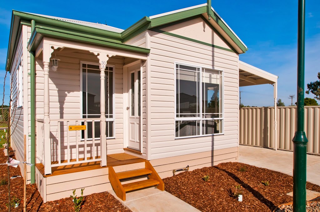 Werribee Short Stay Villas & Accommodation | lodging | 150 Bulban Rd, Werribee VIC 3030, Australia | 0397497352 OR +61 3 9749 7352