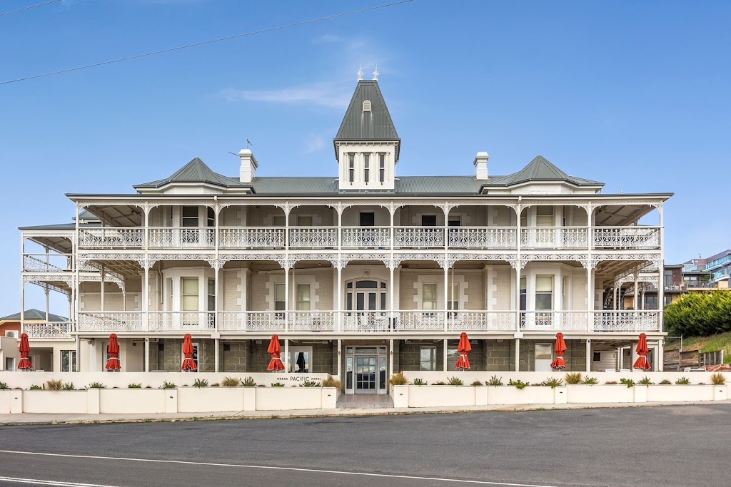 Pacific Charm - Lorne Holiday Stays Pty Ltd | 2 Ocean Rd S, Lorne VIC 3232, Australia | Phone: 0497 226 952