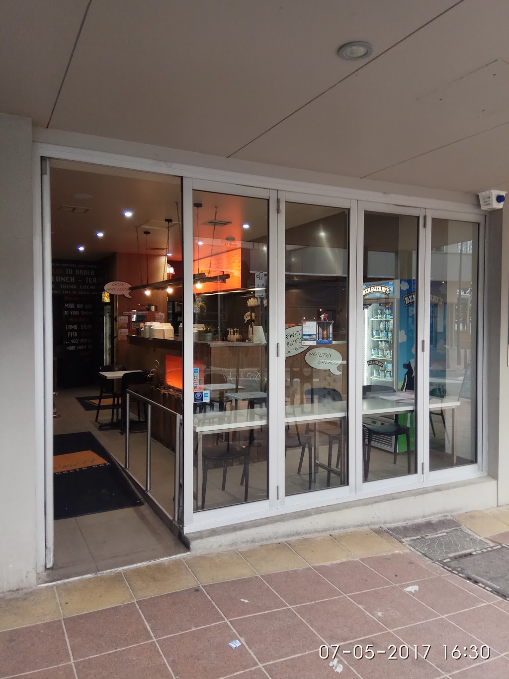 Good Enuf Burger Bar | restaurant | Shop 2, 83 Jetty Rd, Brighton SA 5048, Australia | 0883584472 OR +61 8 8358 4472