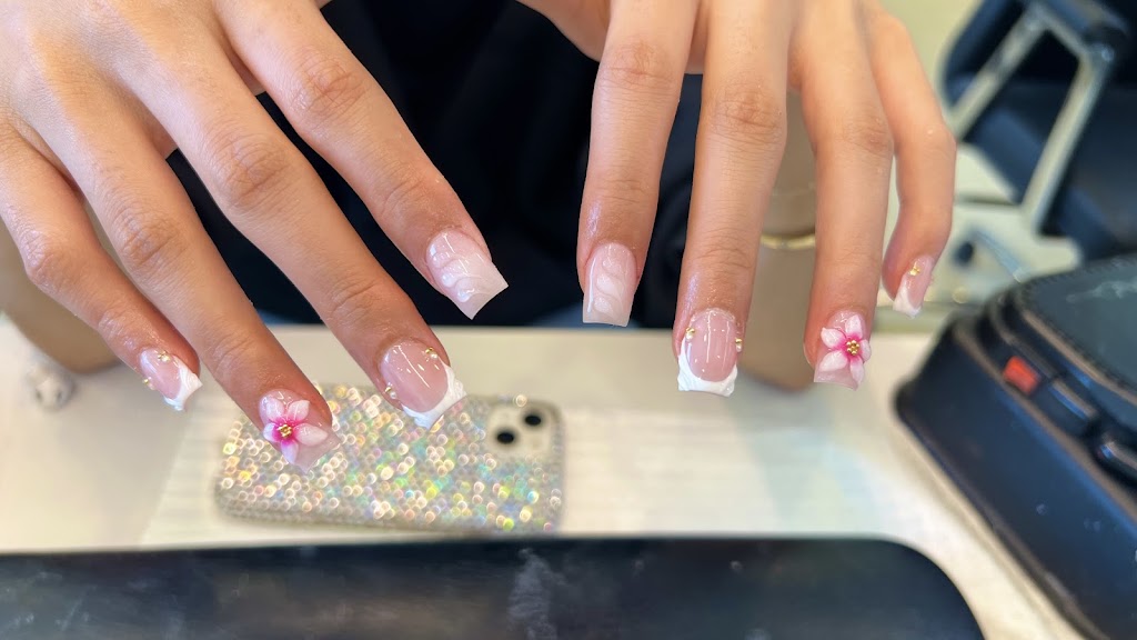 CoCo Nails Bellmere | 96-110 Bellmere Rd, Bellmere QLD 4510, Australia | Phone: 0430 083 255