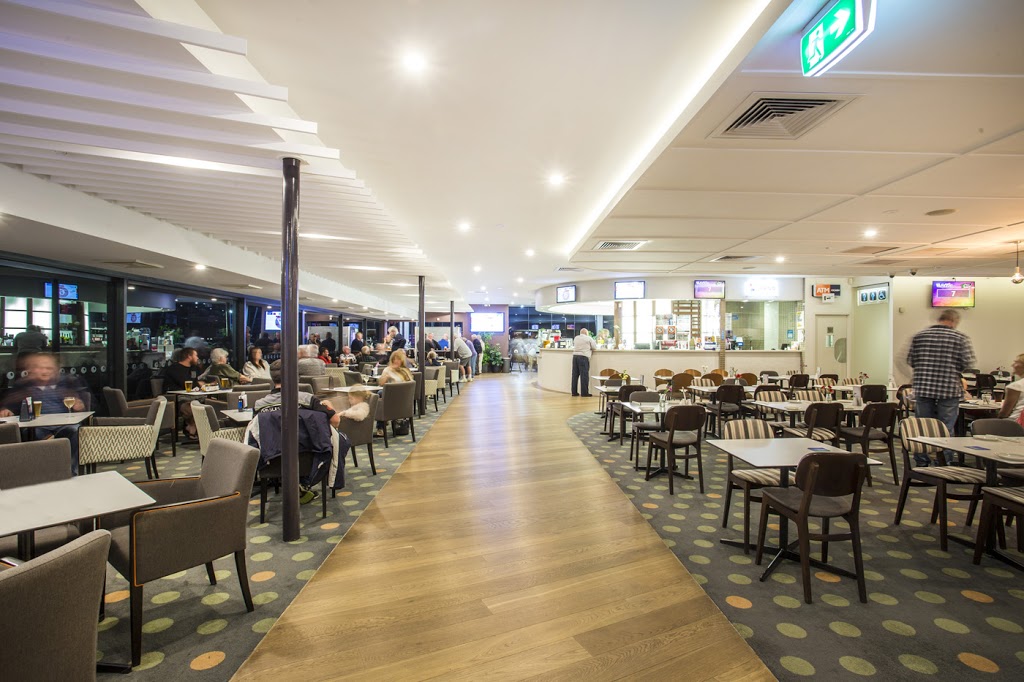 Milton & Ulladulla Bowling Club | restaurant | 68/74 St Vincent St, Ulladulla NSW 2539, Australia | 0244551555 OR +61 2 4455 1555