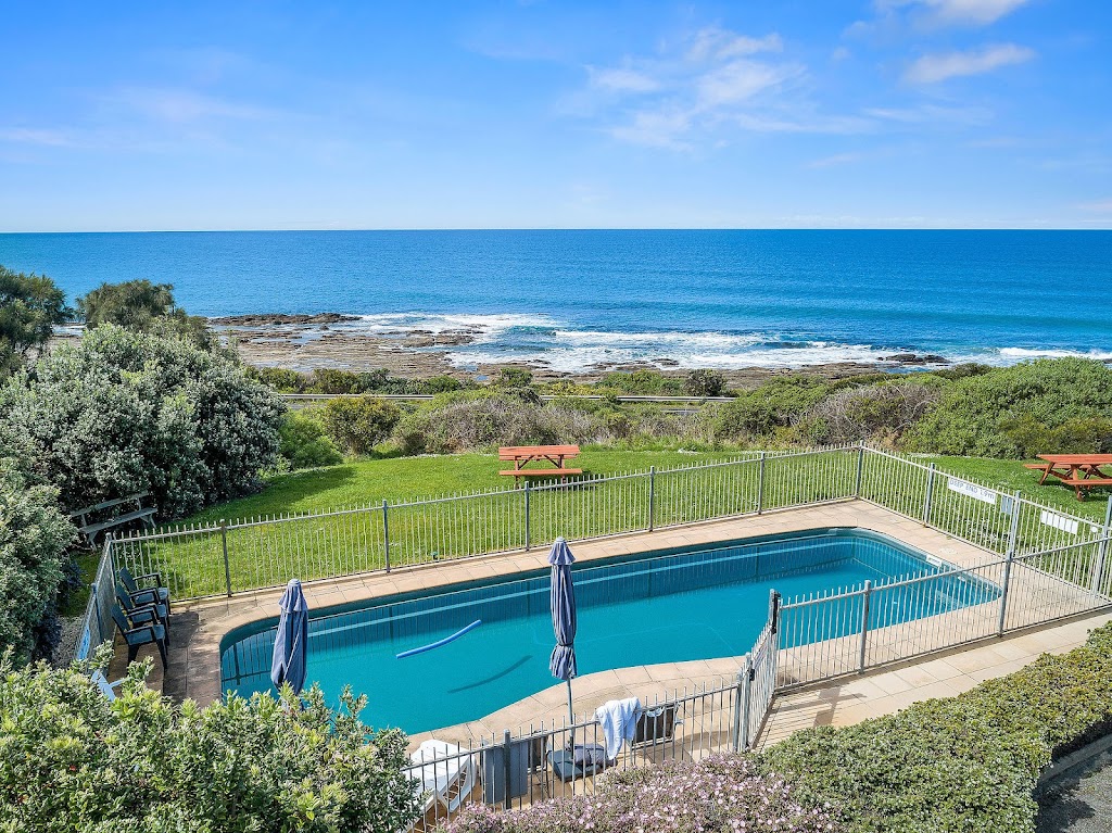 4 Whitecrest Great Ocean Road Resort - Ocean View | 4/5230 Great Ocean Rd, Wongarra VIC 3234, Australia | Phone: 0428 430 367