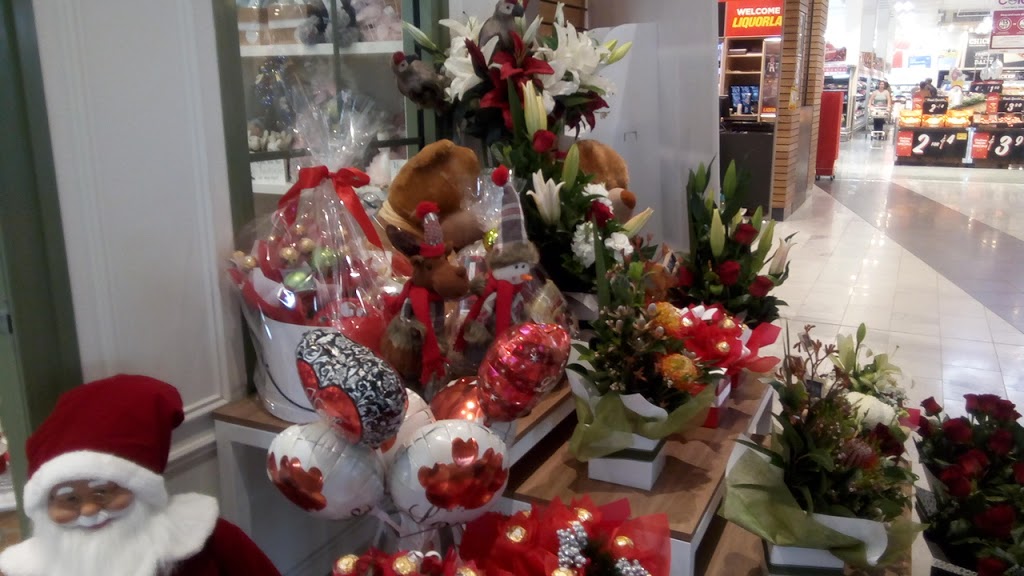 Petals On The Plaza | florist | Westfield Coomera, 103 Foxwell Rd, Coomera QLD 4209, Australia | 0755023489 OR +61 7 5502 3489