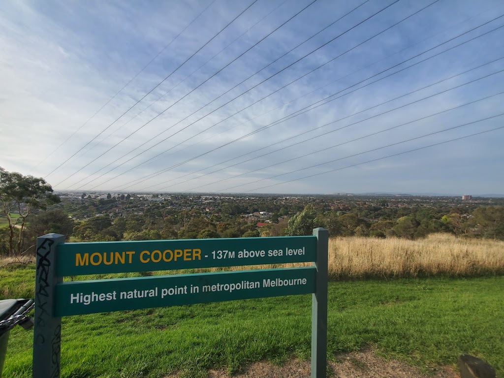 Mount Cooper Lookout | tourist attraction | Mount Cooper Scenic Dr, Bundoora VIC 3083, Australia | 0384708170 OR +61 3 8470 8170