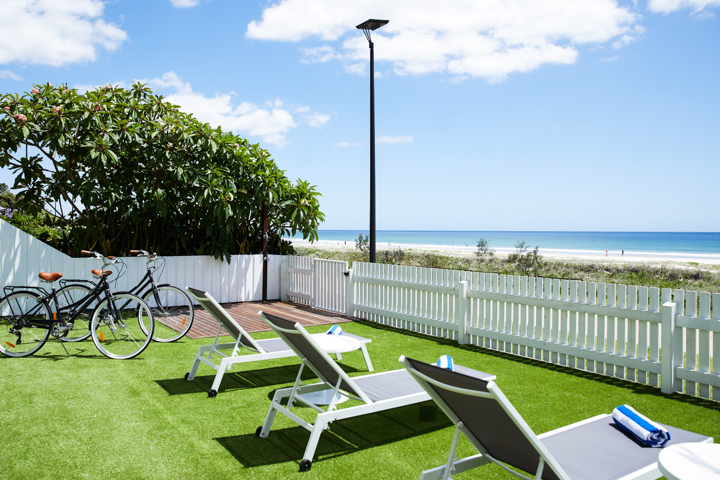 Tessas on the Beach Boutique Hotel | 281 Golden Four Dr, Bilinga QLD 4225, Australia | Phone: 0410 576 464